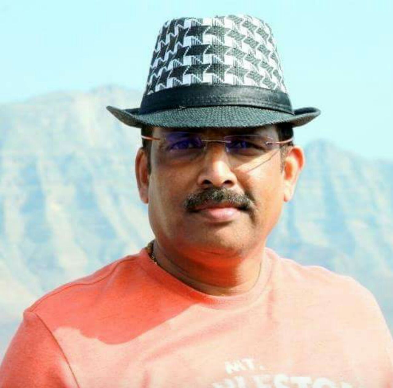 Sannu Monis, Boliye